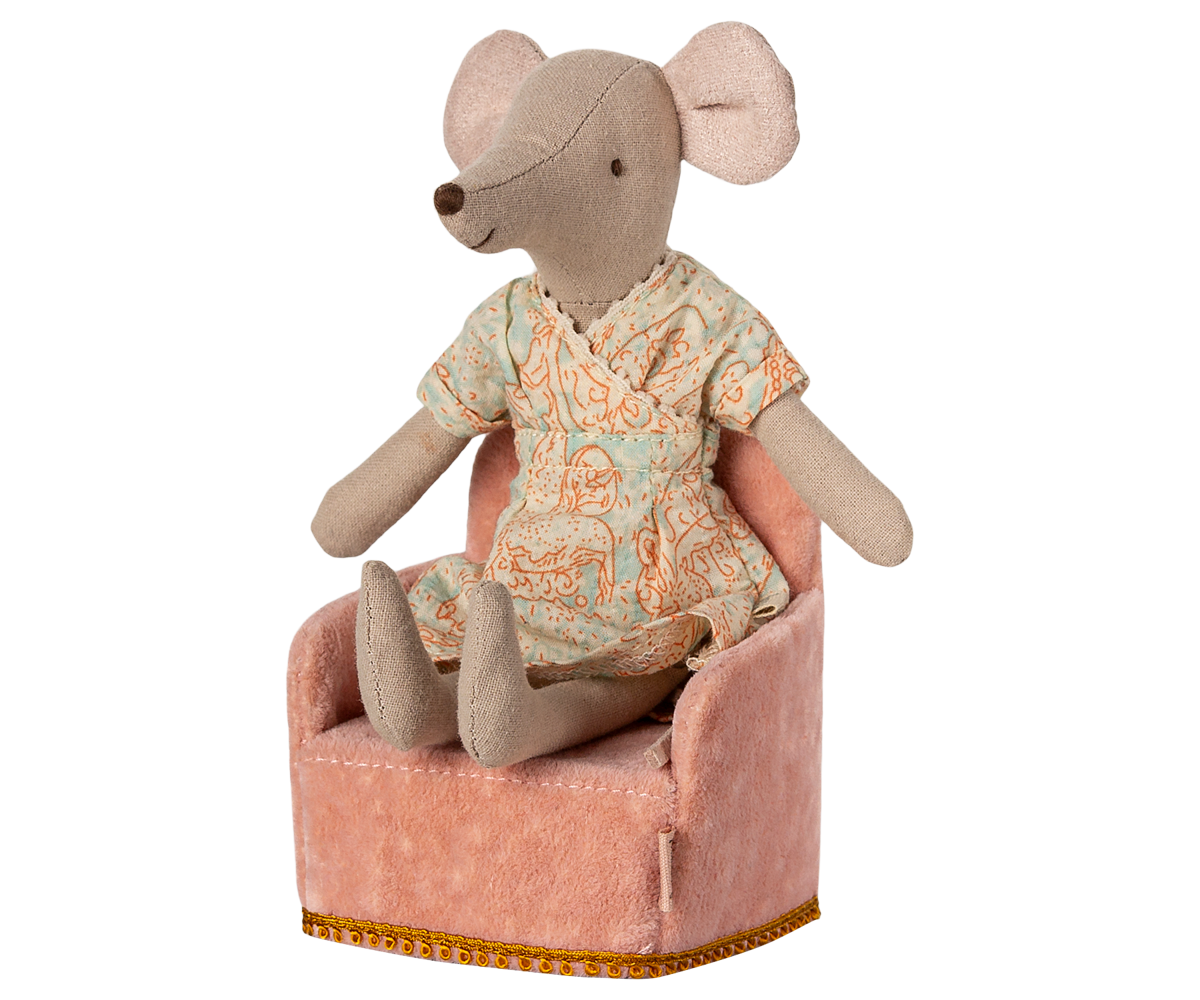 Rose colored chair for a Maileg mouse.