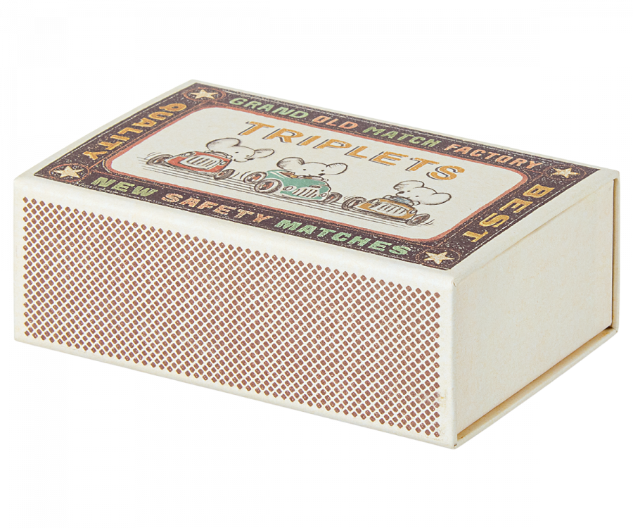 A box with a picture of Maileg&