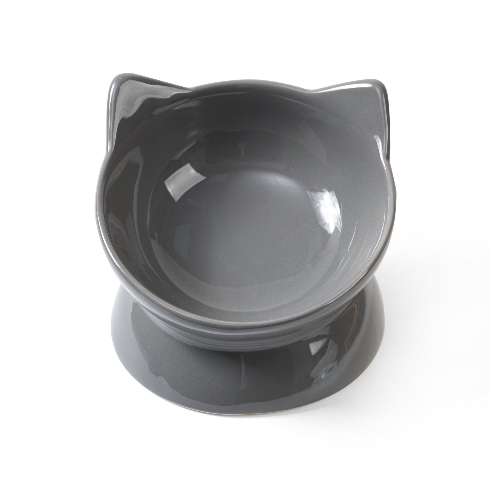 Gray ceramic cat-shaped bowl on a white background.