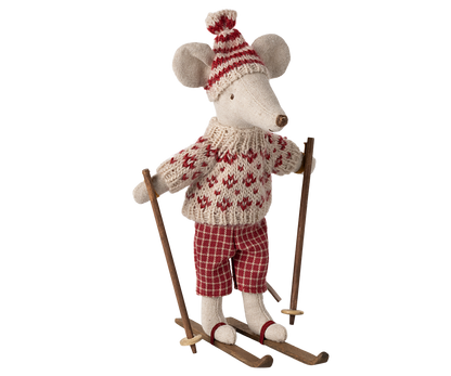 Mum Winter Mouse with her ski set 