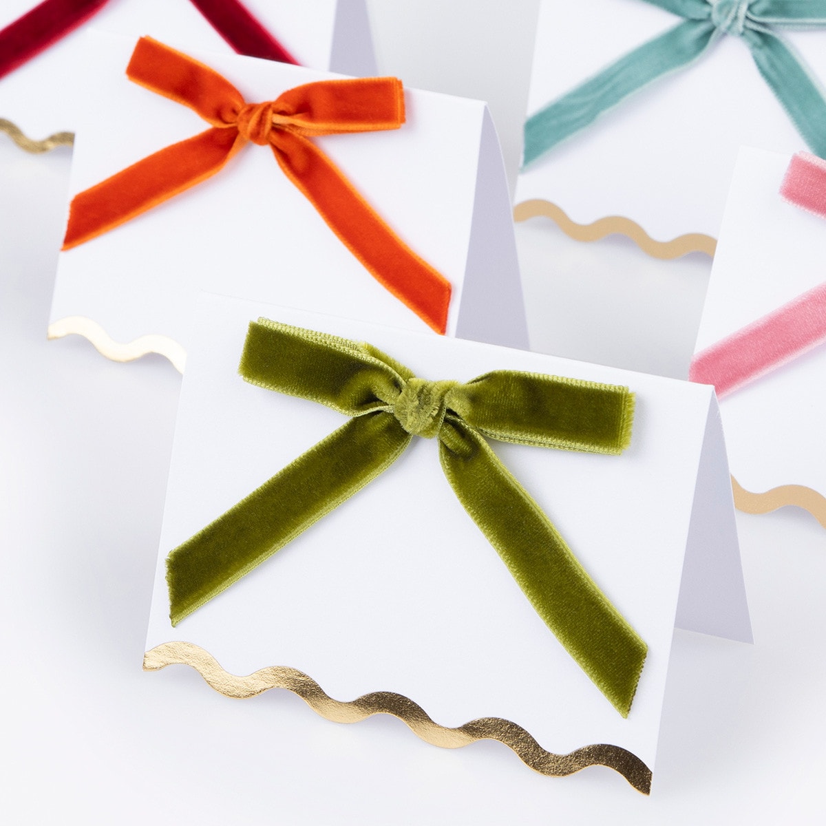 Close up of green velvet bow place card. 