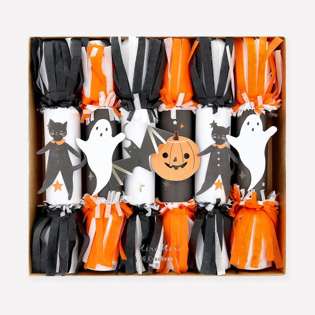 This set of 6 crackers features 4 designs of 2 x cats, 2 x ghosts, a bat and a pumpkin design with black and white, or orange and white, tissue paper fringing.