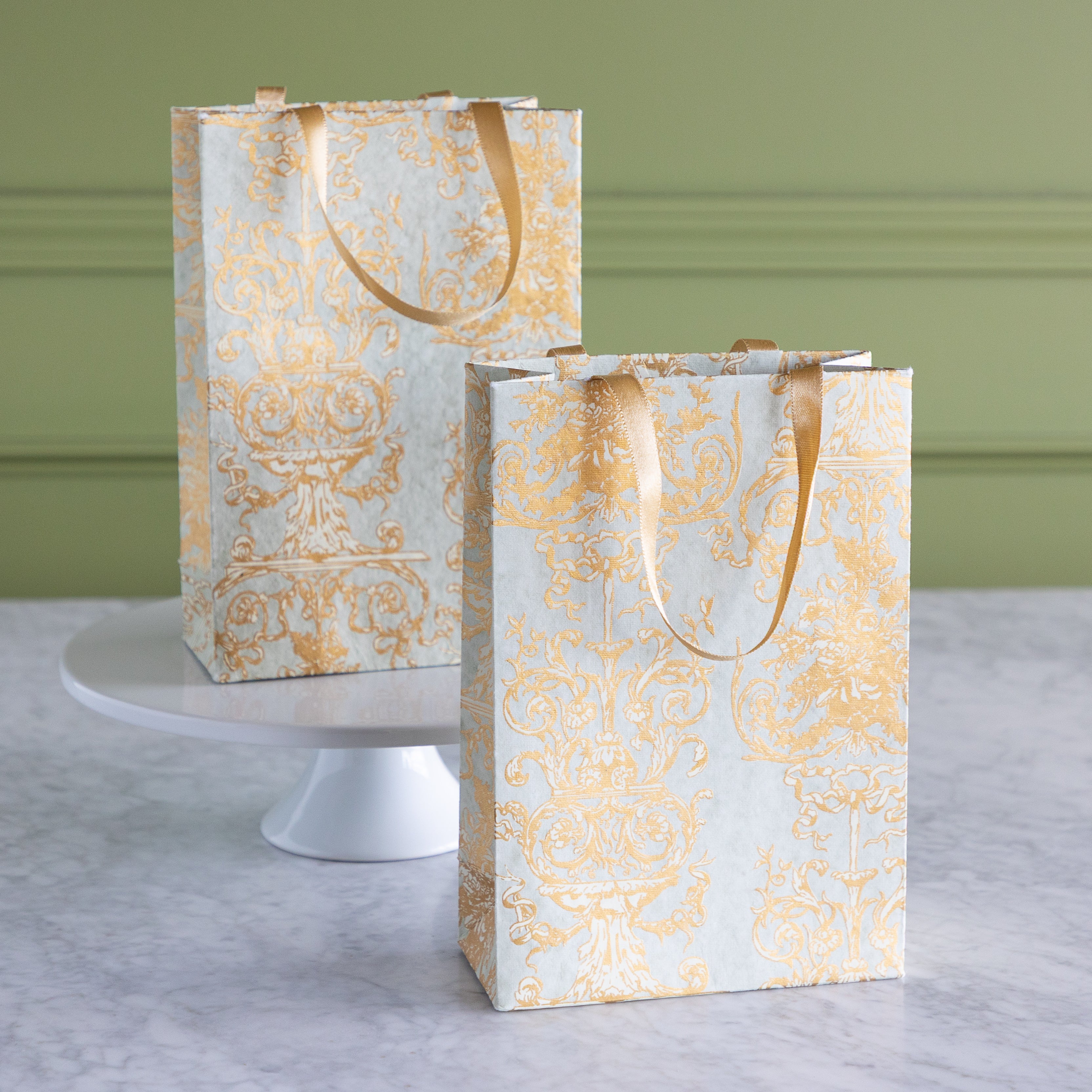Gilded Scroll Cub Bag
