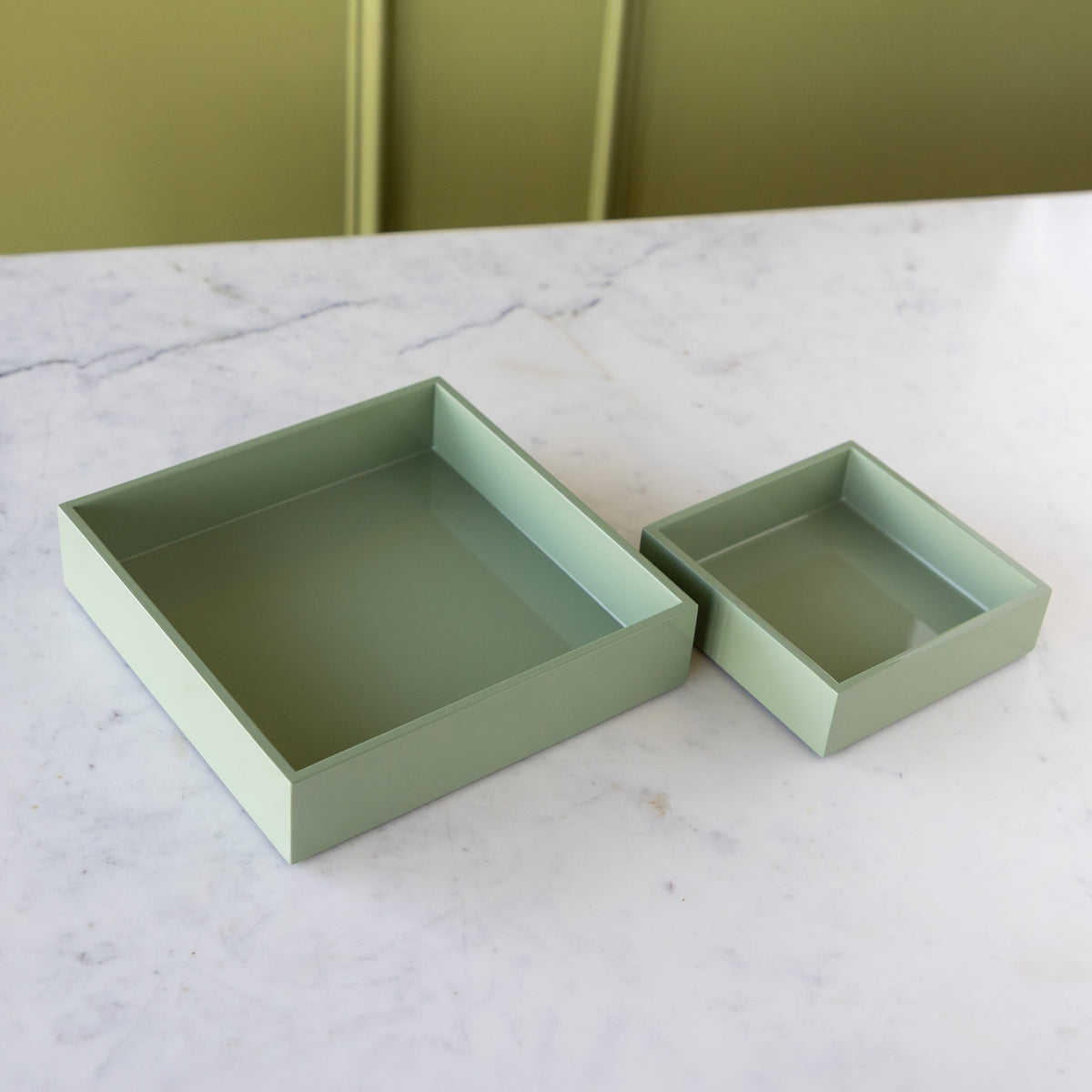 Artichoke Lacquer Napkin Holder/Tray