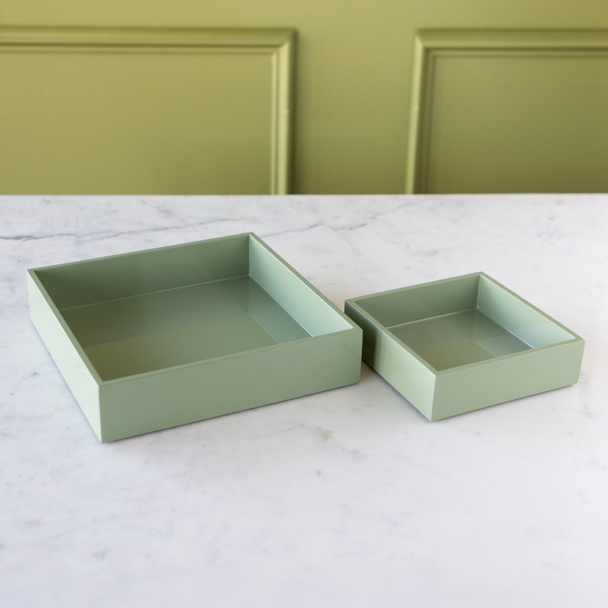 Artichoke Lacquer Napkin Holder/Tray
